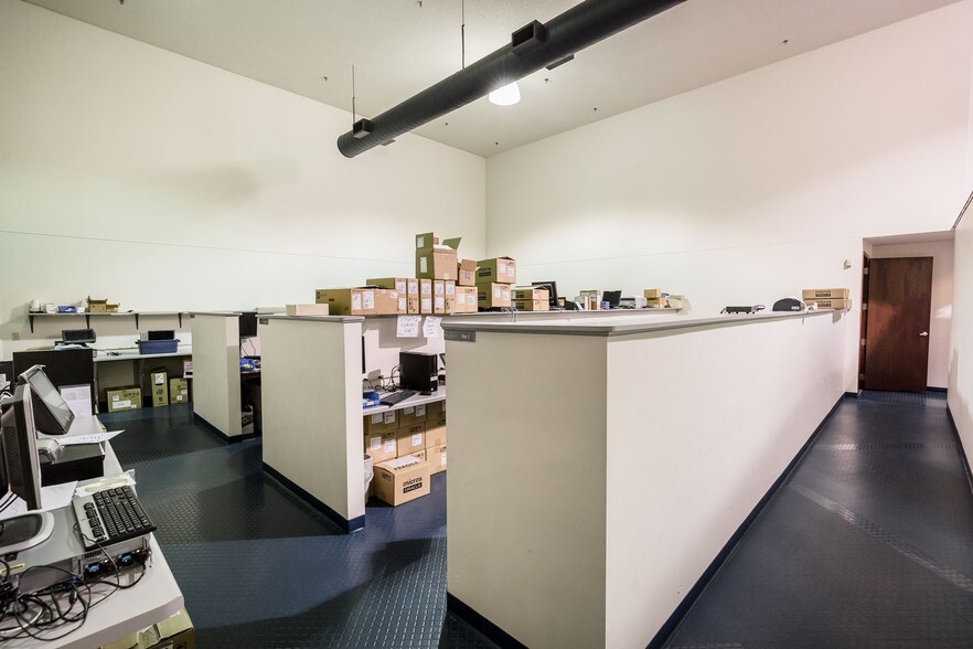 More Photos Of 9905 N 45th Ave, Plymouth Loft Creative Space For Sale