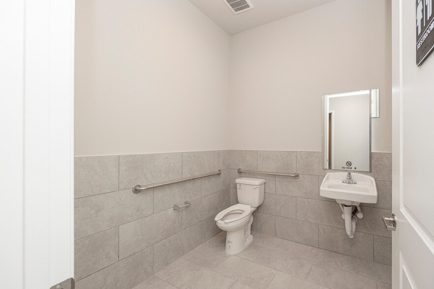 More Photos Of 6000 Alma Rd, McKinney Office For Lease