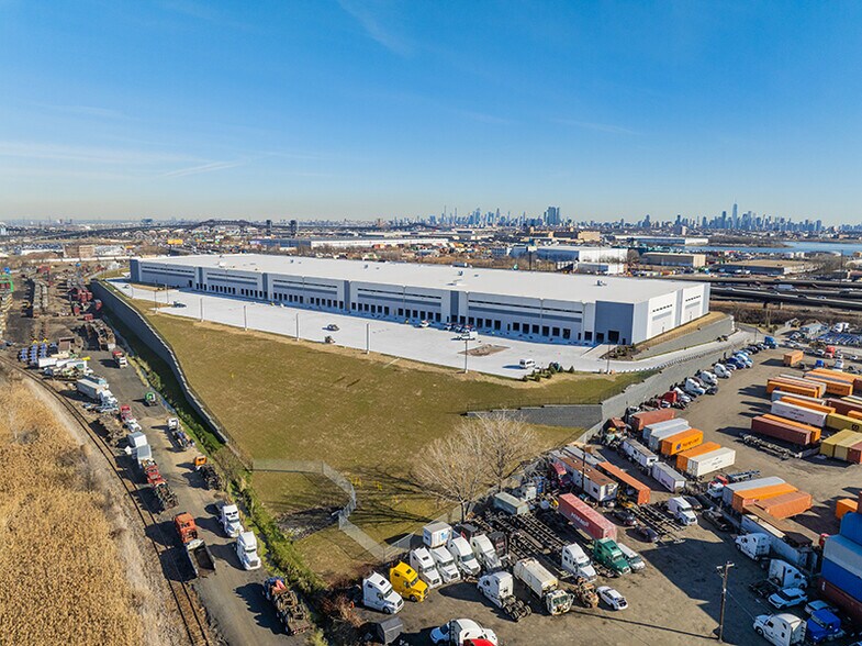 More Photos Of 105-161 Hyatt Ave, Newark Distribution For Lease