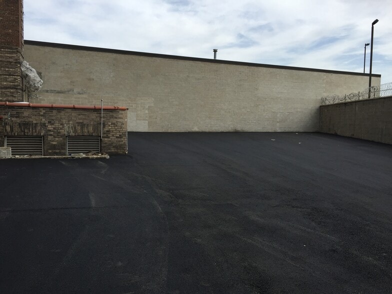 More Photos Of 550-560 Barry St, Bronx Warehouse For Lease