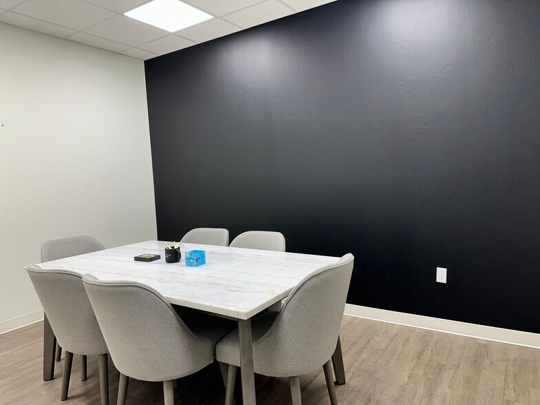 More Photos Of 901 E Main St, Yukon Coworking Space