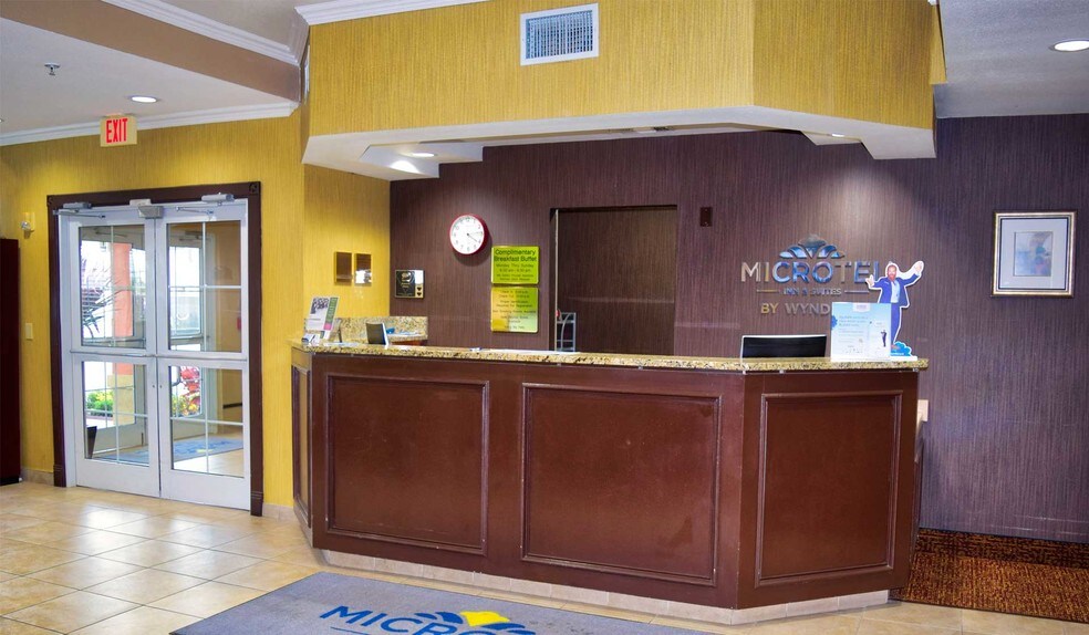 More Photos Of 355 E Goodnight Ave, Aransas Pass Hotel For Sale