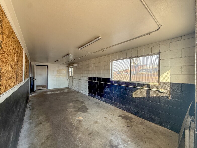 More Photos Of 937 NW Beaver St, Prineville Service For Sale