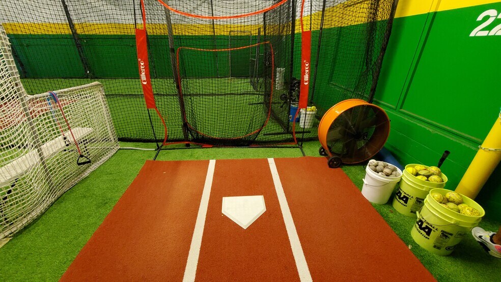 More Photos Of 2290 Alahao Pl, Honolulu Warehouse For Lease