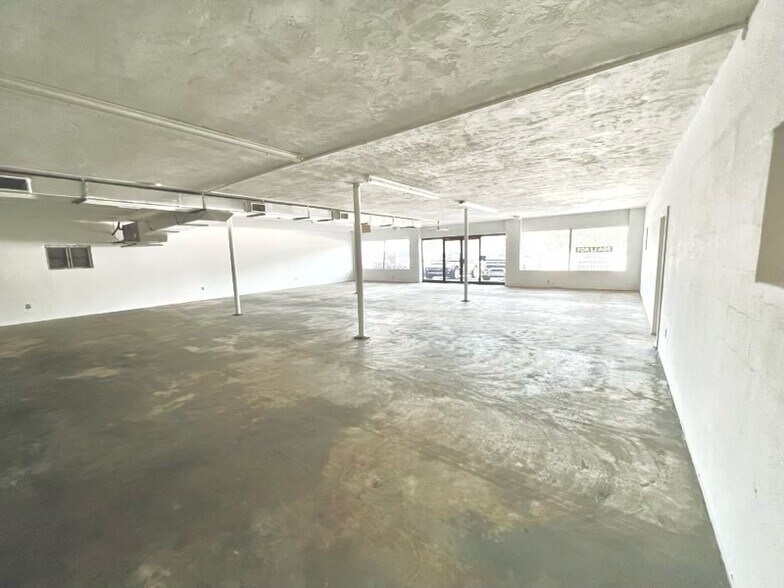 More Photos Of 4746 22nd Ave S, Saint Petersburg General Retail For Lease