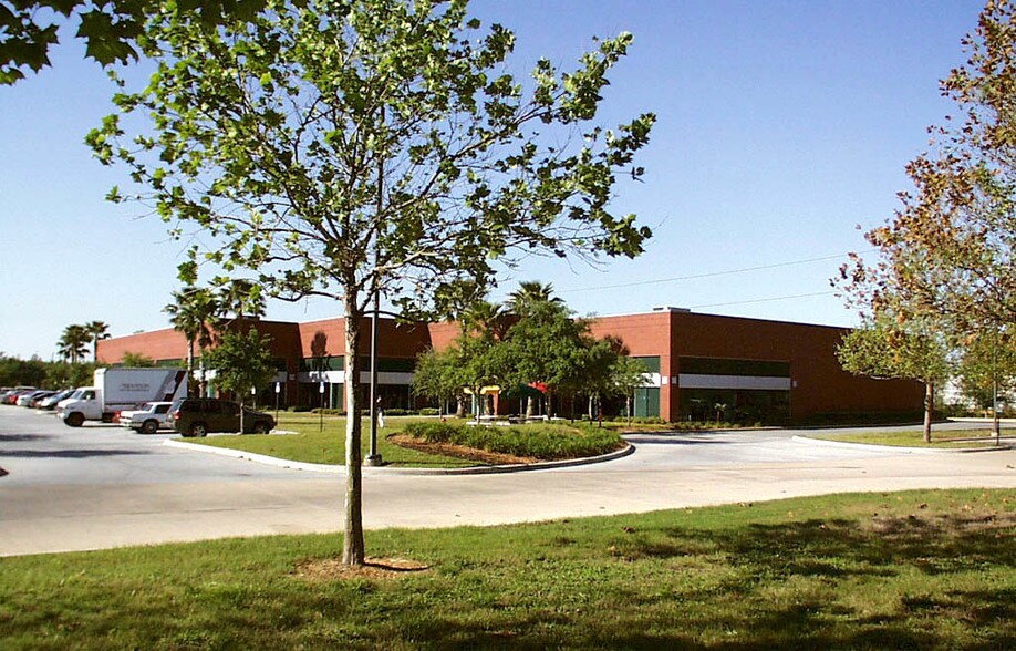 More Photos Of 7920 Woodland Center Blvd, Tampa Light Distribution For Lease