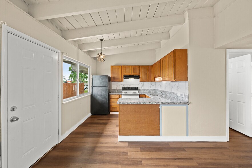 More Photos Of 2605 Albatross Way, Sacramento Apartments For Sale