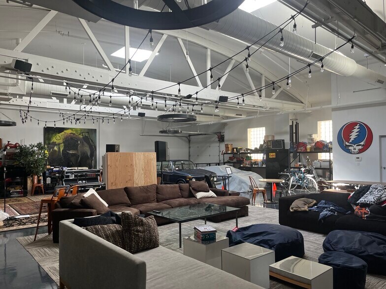 More Photos Of 2500 W Chicago Ave, Chicago Storefront For Sale