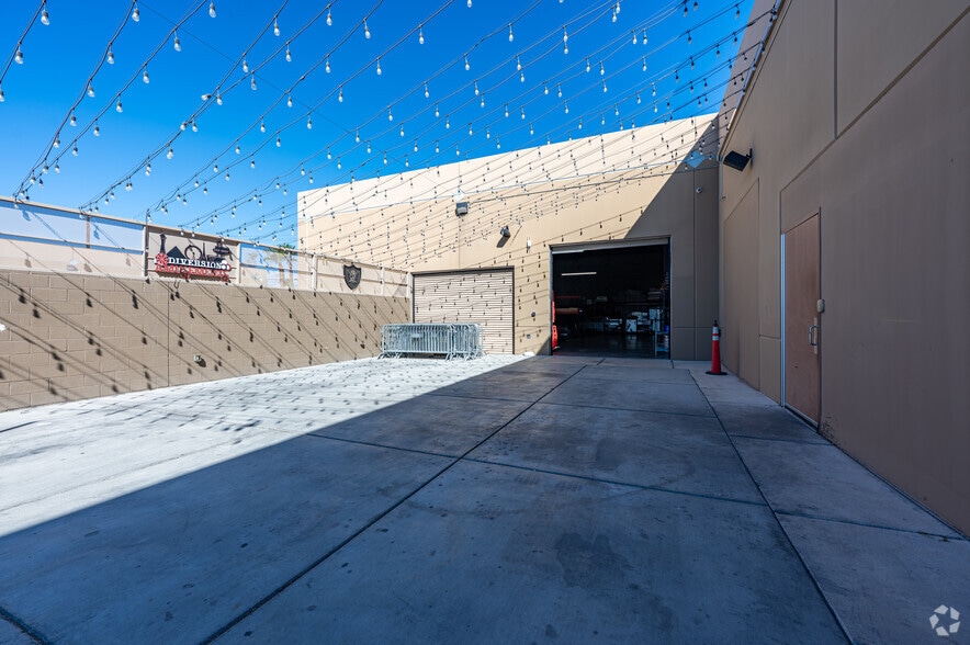 More Photos Of 5321 Cameron St, Las Vegas General Retail For Sale