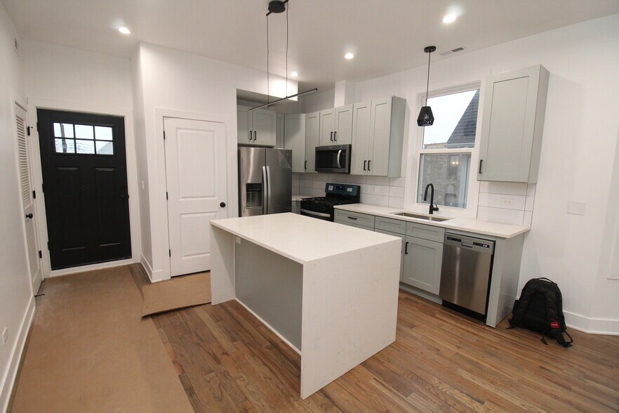More Photos Of 3450 N Troy St, Chicago Apartments For Sale