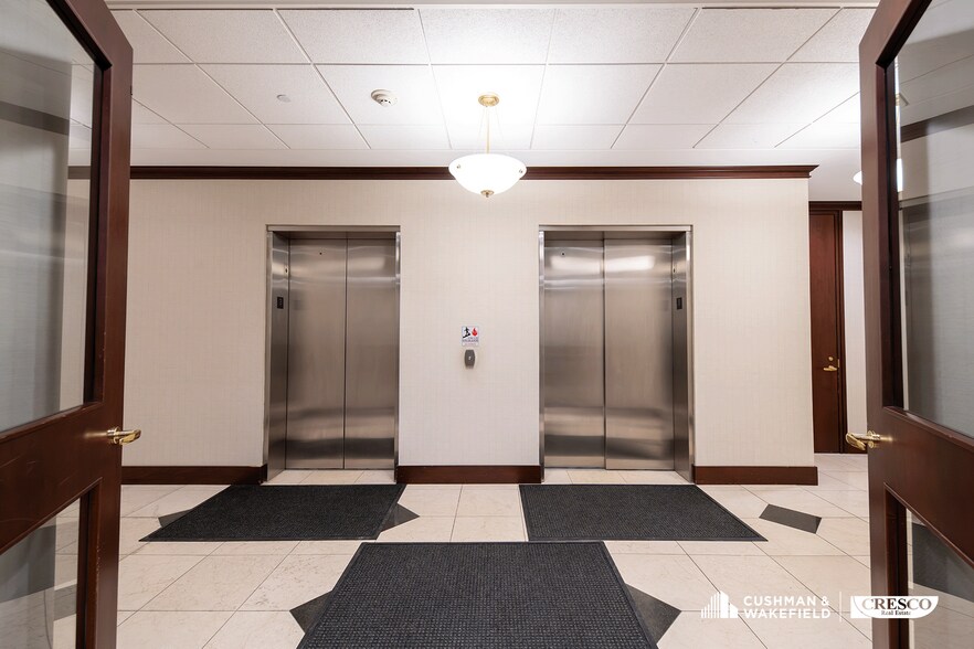 More Photos Of 31099 Chagrin Blvd, Pepper Pike Office For Sale