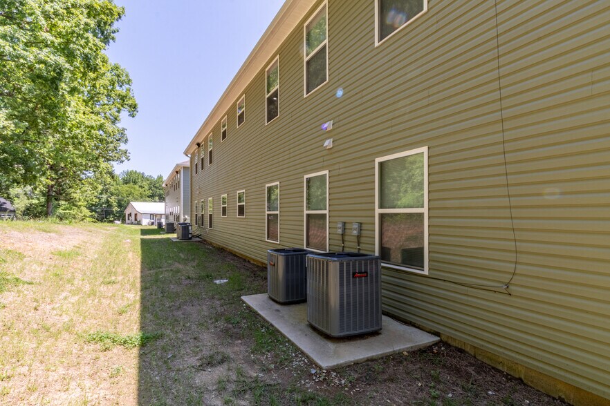 More Photos Of 21 Lost Ln, McEwen Apartments For Sale