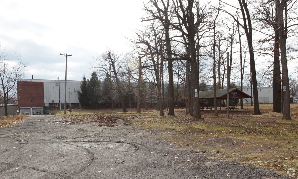 More Photos Of 185 E South St, Freeland Warehouse For Sale