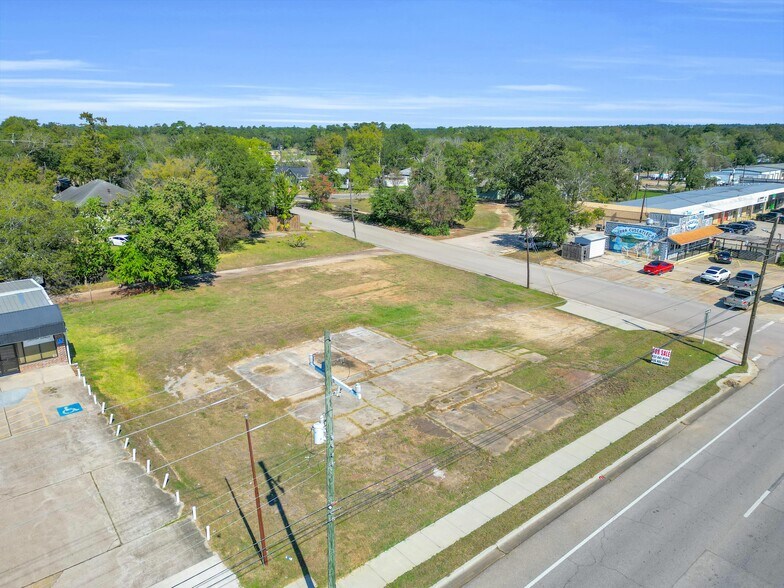 More Photos Of 310 E Davis St, Conroe Office For Sale