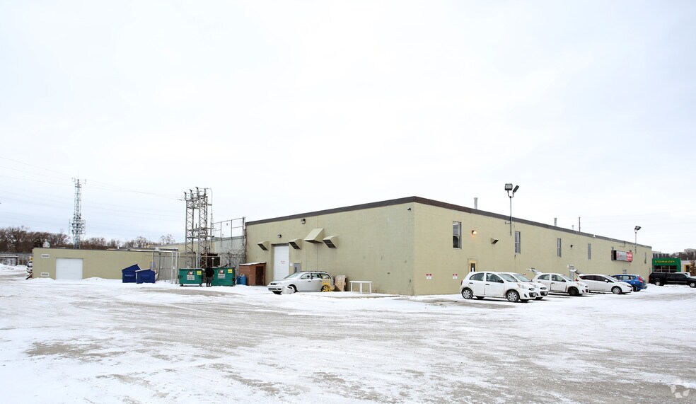 More Photos Of 90 Anne St S, Barrie Freestanding For Lease