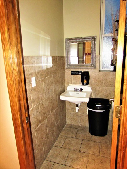 More Photos Of 6931 Gravois Ave, Saint Louis Restaurant For Sale