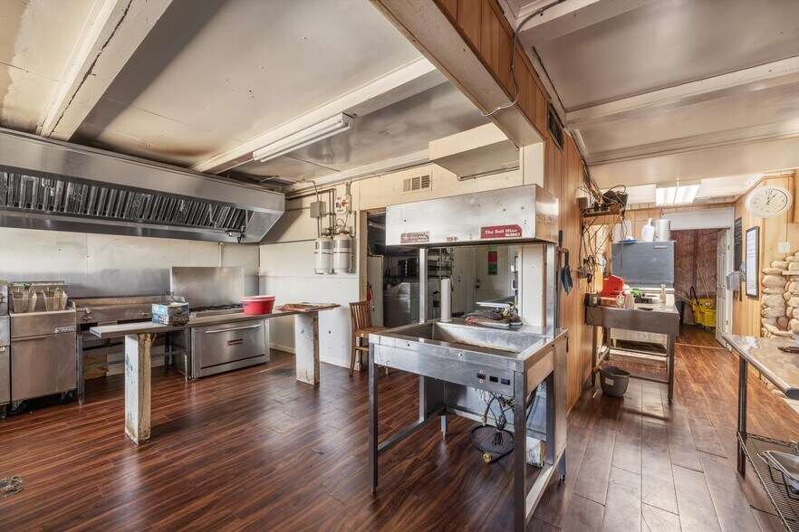 More Photos Of 417 N Lacy Dr, Waco Restaurant For Sale