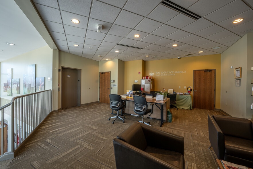 More Photos Of 807 Kinnear Rd, Columbus Medical For Sale