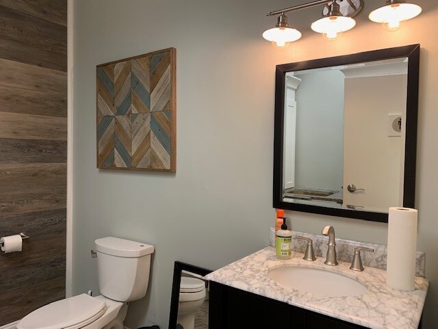 More Photos Of 48 King St, Roswell Freestanding For Lease