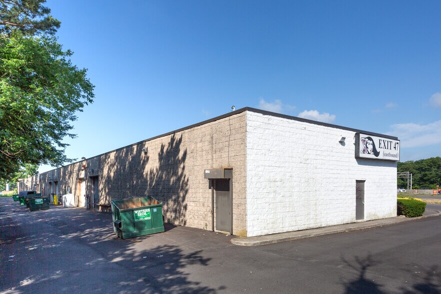 More Photos Of 4100-4134 Sunrise Hwy, Oakdale Warehouse For Lease