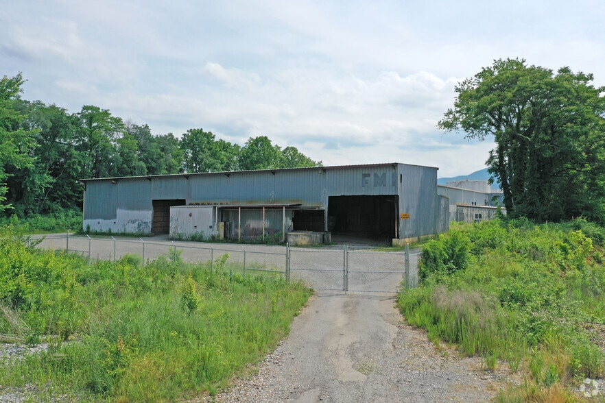 More Photos Of 5051 Benois Rd, Roanoke Warehouse For Sale
