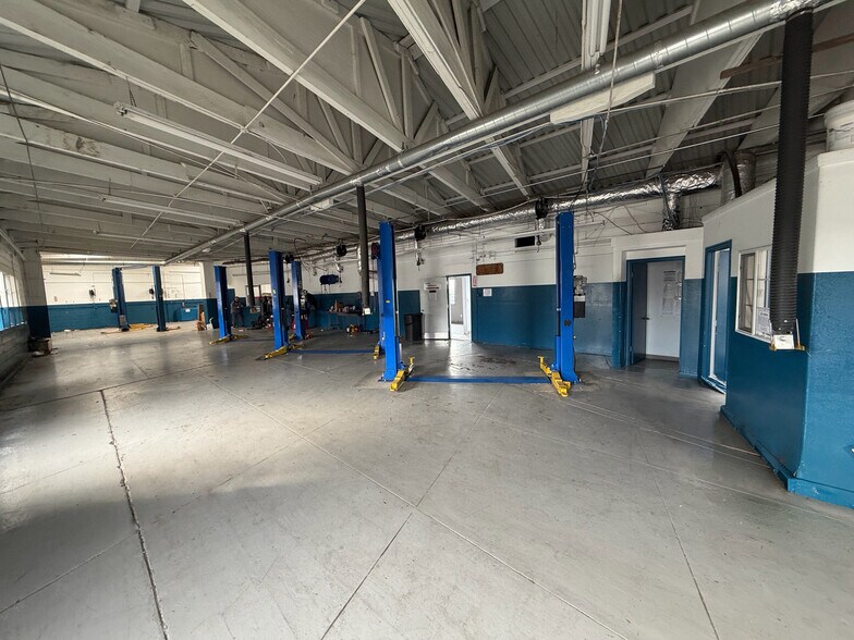 More Photos Of 885 N San Mateo Dr, San Mateo Auto Dealership For Lease