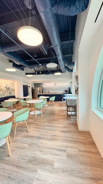 More Photos Of 350 W Cedar St, Pensacola Office Residential For Lease