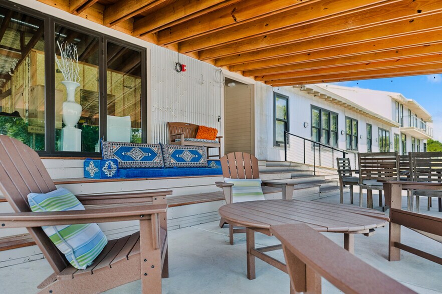 More Photos Of 301 S Toulme St, Bay Saint Louis General Retail For Lease