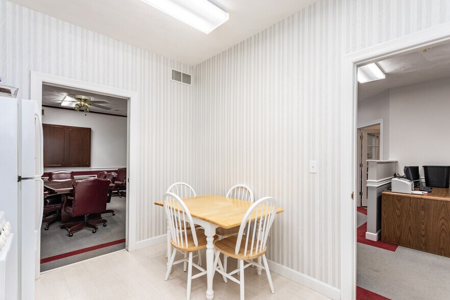 More Photos Of 1186 S State Route 157, Edwardsville Loft Creative Space For Sale