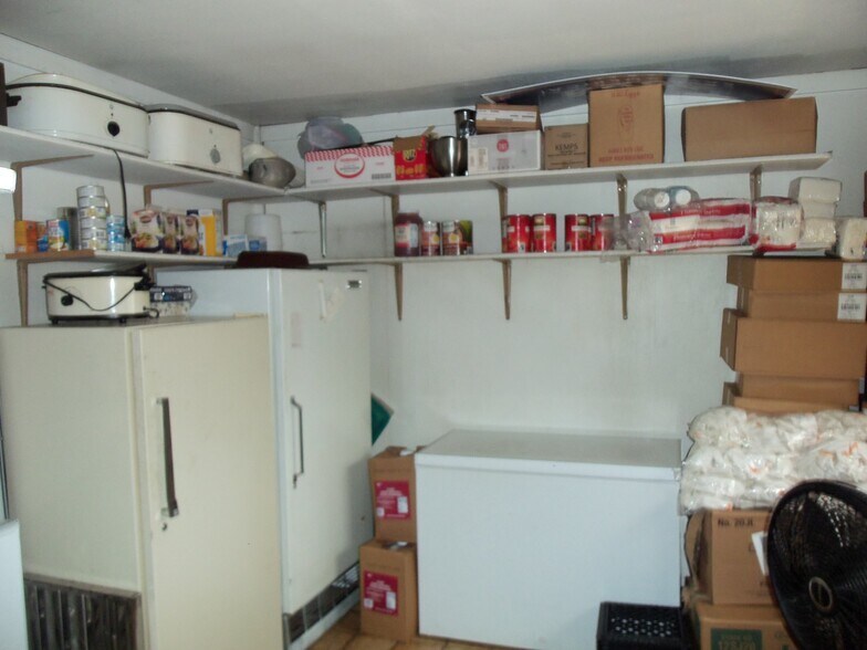 More Photos Of 314 Main St, Suring General Retail For Sale