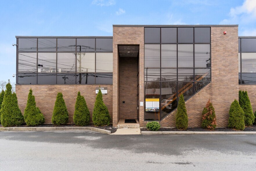 More Photos Of 629 Centre St, Brockton Office For Lease