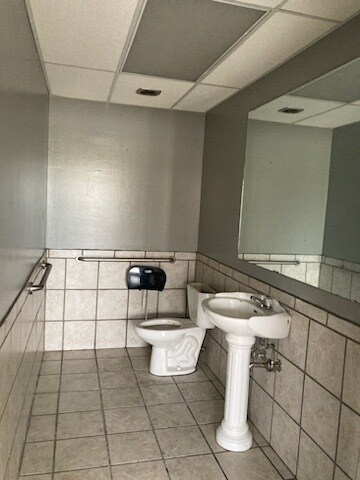 More Photos Of 2222 E Broadway St, North Little Rock Manufacturing For Lease