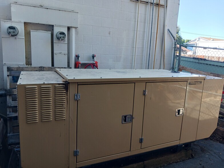 More Photos Of 4778-4790 Dewey Dr, Fair Oaks Loft Creative Space For Sale