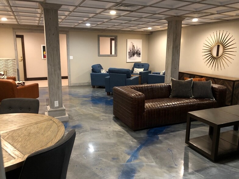 More Photos Of 640 N Main St, North Salt Lake Office For Sale