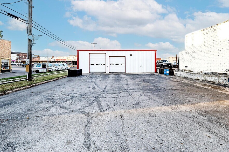 More Photos Of 108 E Wise St, Bowie Specialty For Sale