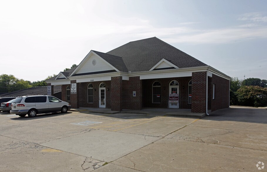 More Photos Of 1850 Memorial Dr, Clarksville Office For Sale