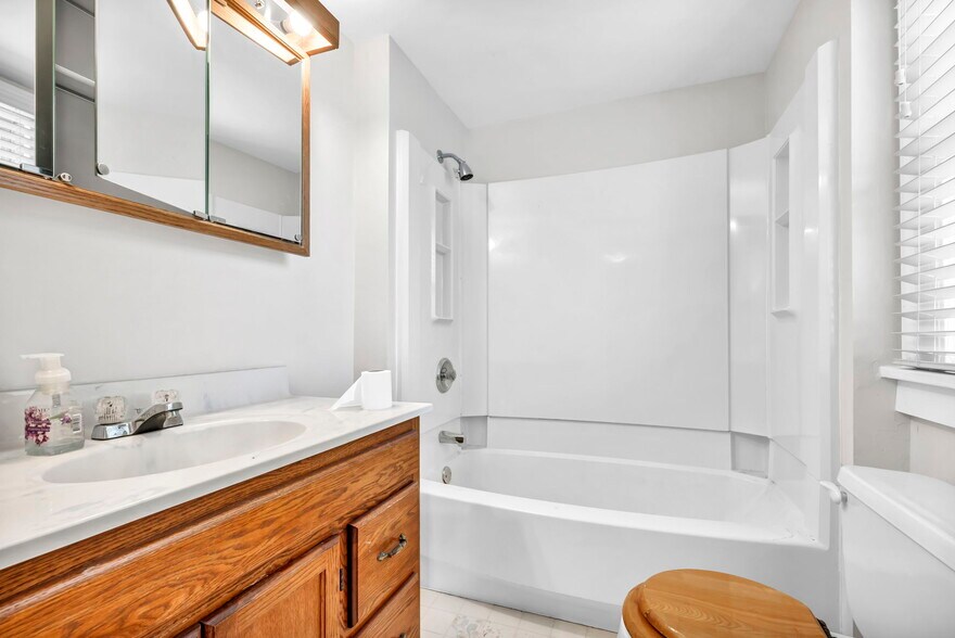More Photos Of 881 E 222nd St, Euclid Office Residential For Sale