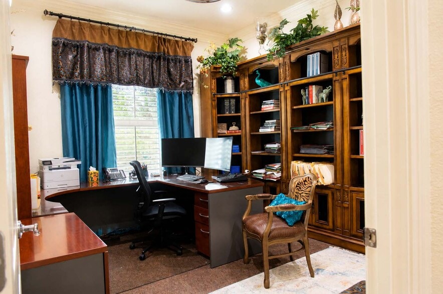 More Photos Of 1821 Harwood Ct, Hurst Office For Sale