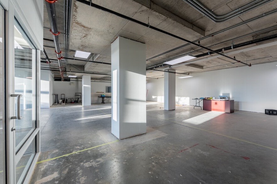More Photos Of 1637 Bank St, Ottawa Storefront Retail Office For Lease