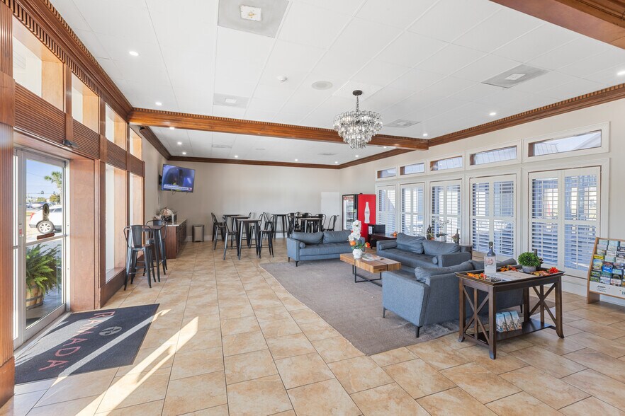 More Photos Of 1400 W Tunnel Blvd, Houma Hotel For Sale