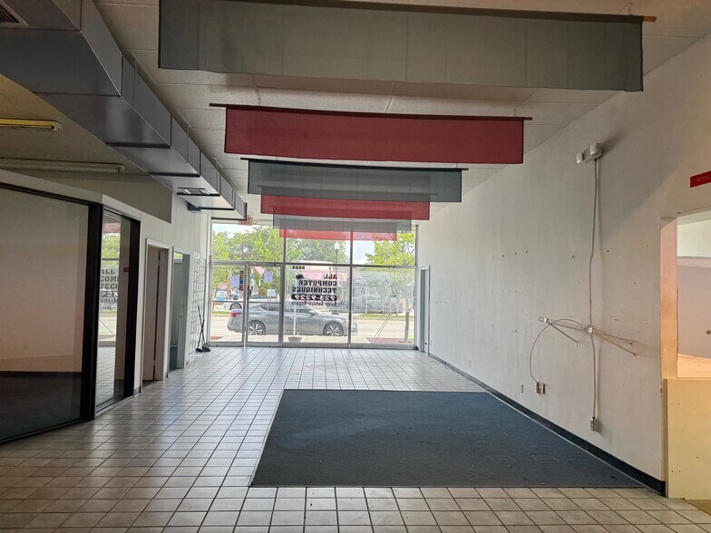 More Photos Of 2124 Hollywood Blvd, Hollywood Freestanding For Lease