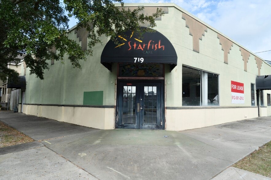 More Photos Of 711-719 E Broad St, Savannah Restaurant For Lease