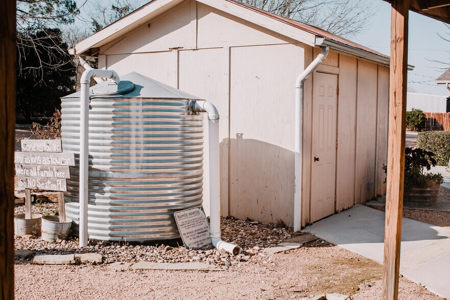 More Photos Of 13893 US Highway 87, Adkins Flex For Sale