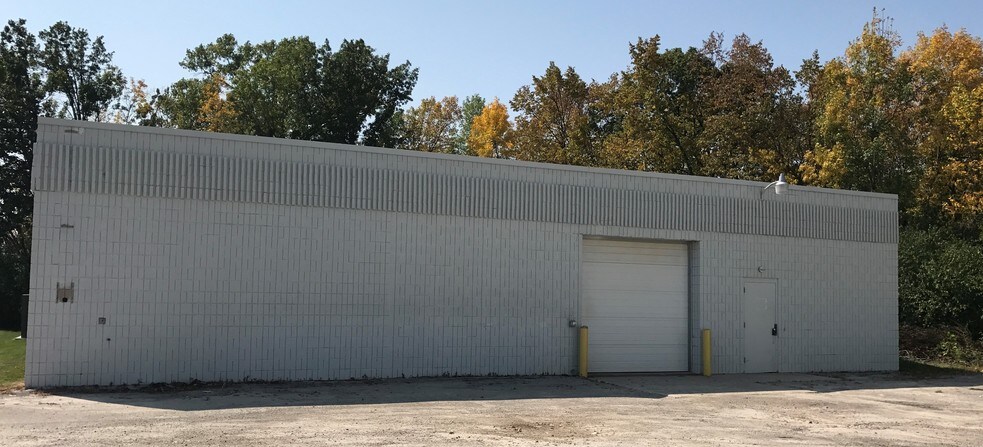 More Photos Of 1331 Gillingham Rd, Neenah Warehouse For Lease