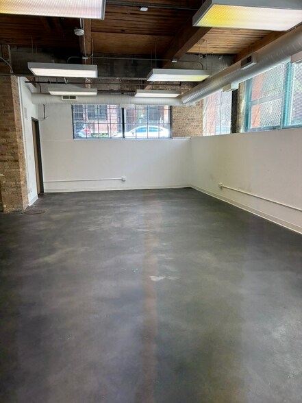 More Photos Of 925 W Huron St, Chicago Apartments For Lease