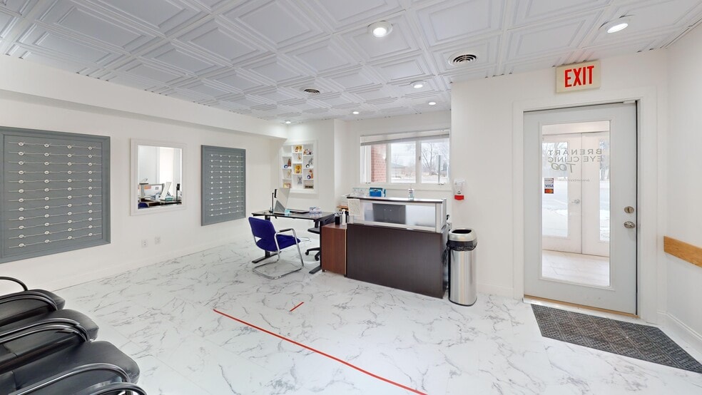 More Photos Of 718 N Bridge St, Yorkville Office For Lease