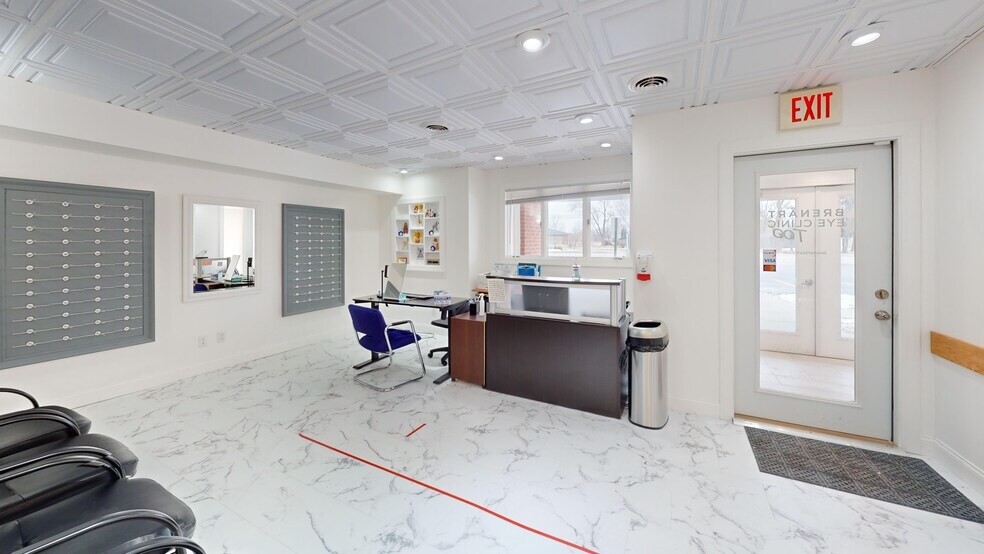 More Photos Of 718 N Bridge St, Yorkville Office For Lease