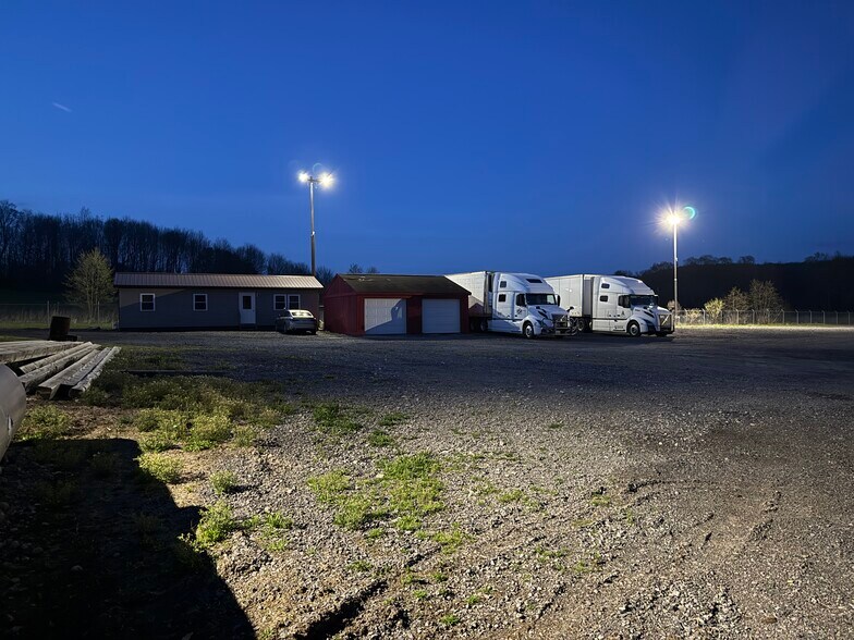 More Photos Of 4881 Pittsburgh Rd, Harrisville Light Distribution For Sale