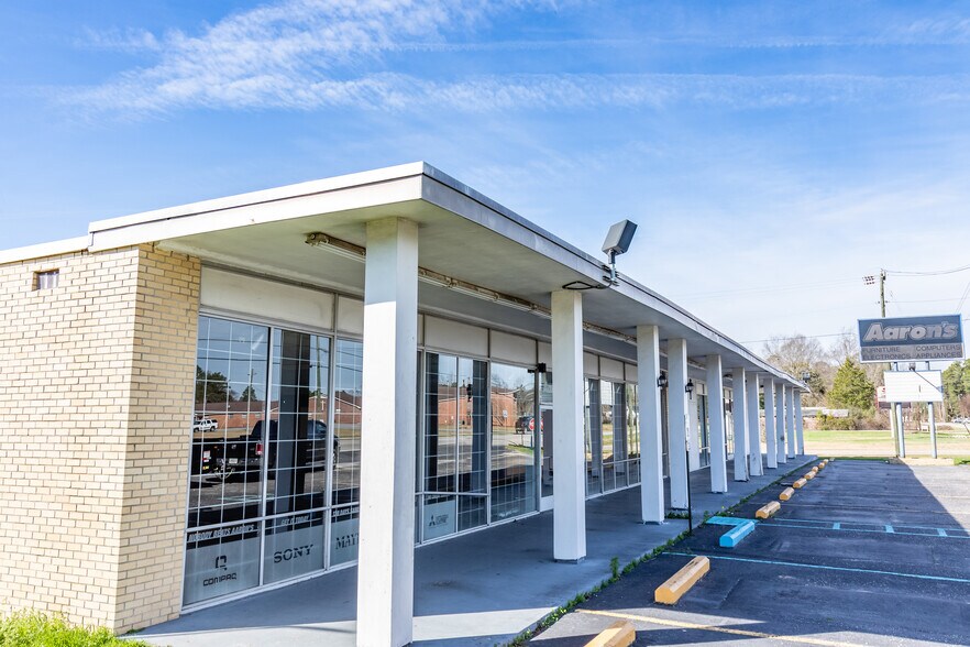 More Photos Of 603 N Main St, Darlington Storefront Retail Office For Sale