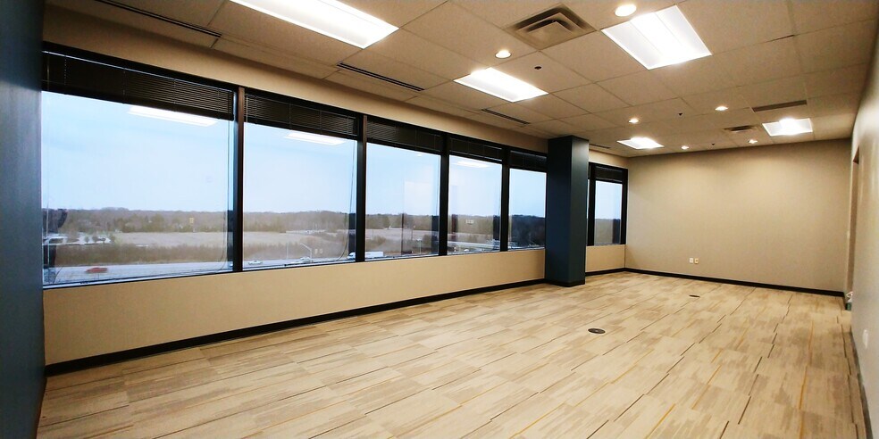 More Photos Of 10201 N Illinois St, Indianapolis Office For Lease